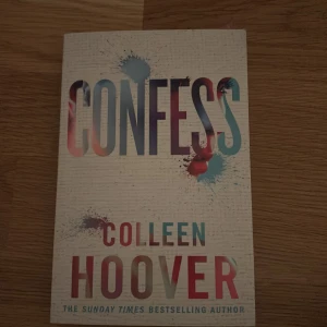 Confess - Boken 'Confess' av Colleen Hoover handlar om att riskera allt för kärleken och att hitta sitt hjärta någonstans mellan sanning och lögn. Den är en Sunday Times bestseller och kostar 199 kr. Perfekt för dig som älskar gripande och känslosamma berättelser.