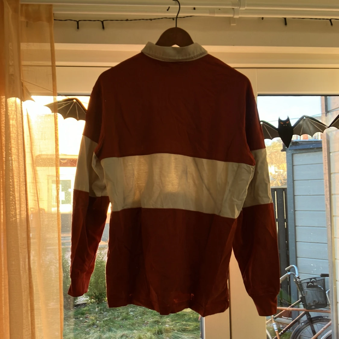 Röd och vit pikétröja - 91