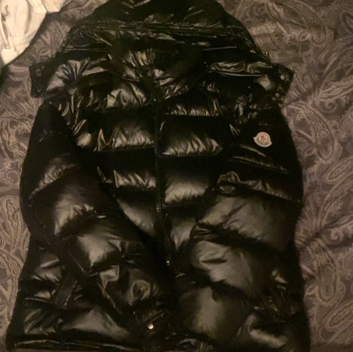 Svart pufferjacka från Moncler