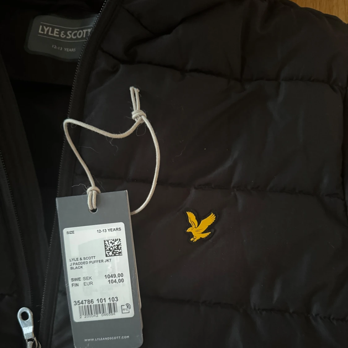 Svart pufferjacka från Lyle & Scott - 93