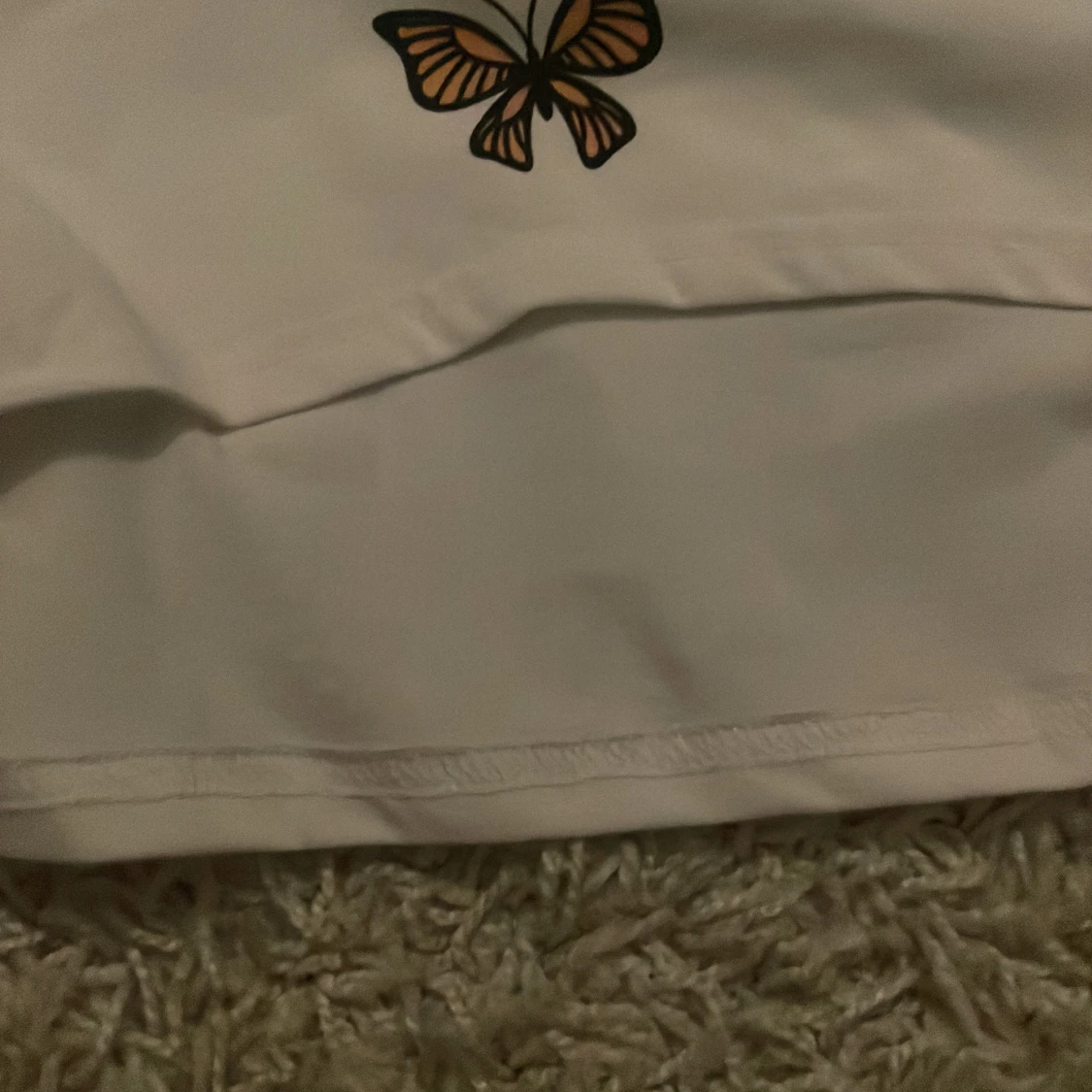 Vit croppad topp med fjärilstryck - 92