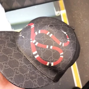 Snake gucci keps - Fin stik,  säljer den på grund av inte min still längre , 