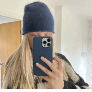 Svart stickad mössa från FWSS - Såå snygg mössa från fwss, nästan helt ny. svart