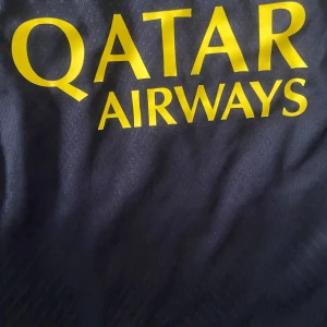 PSG LONG SLEEVE  - Bra kvalitet, knappast använd, dm för pris kan diskuteras