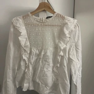 Blus - Supersöt volang blus, som ny💓