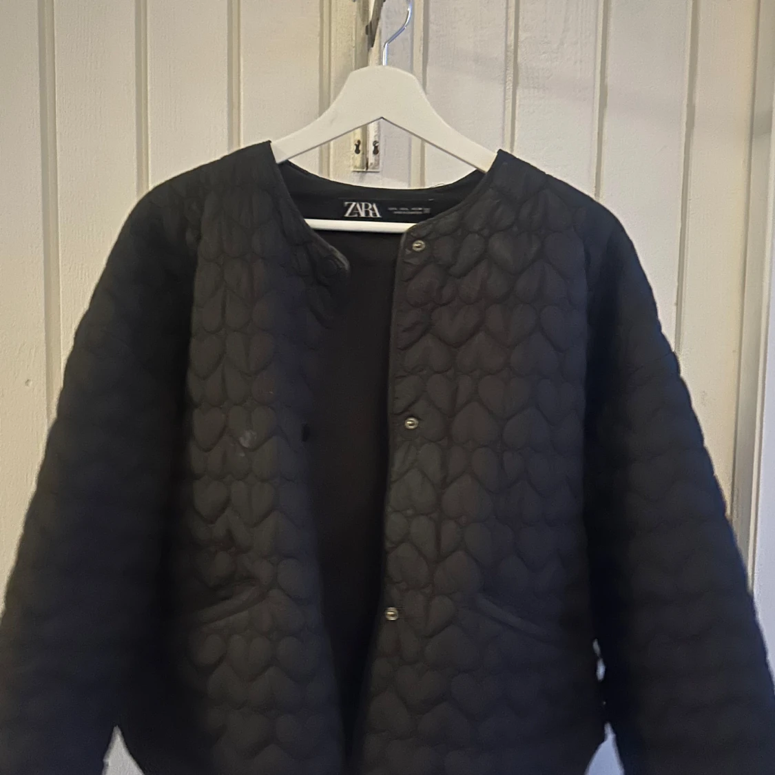 Svart quiltad jacka från Zara