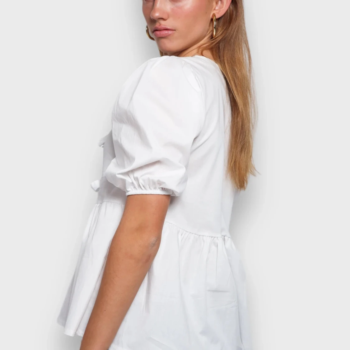 Vit blus med knytning - 90