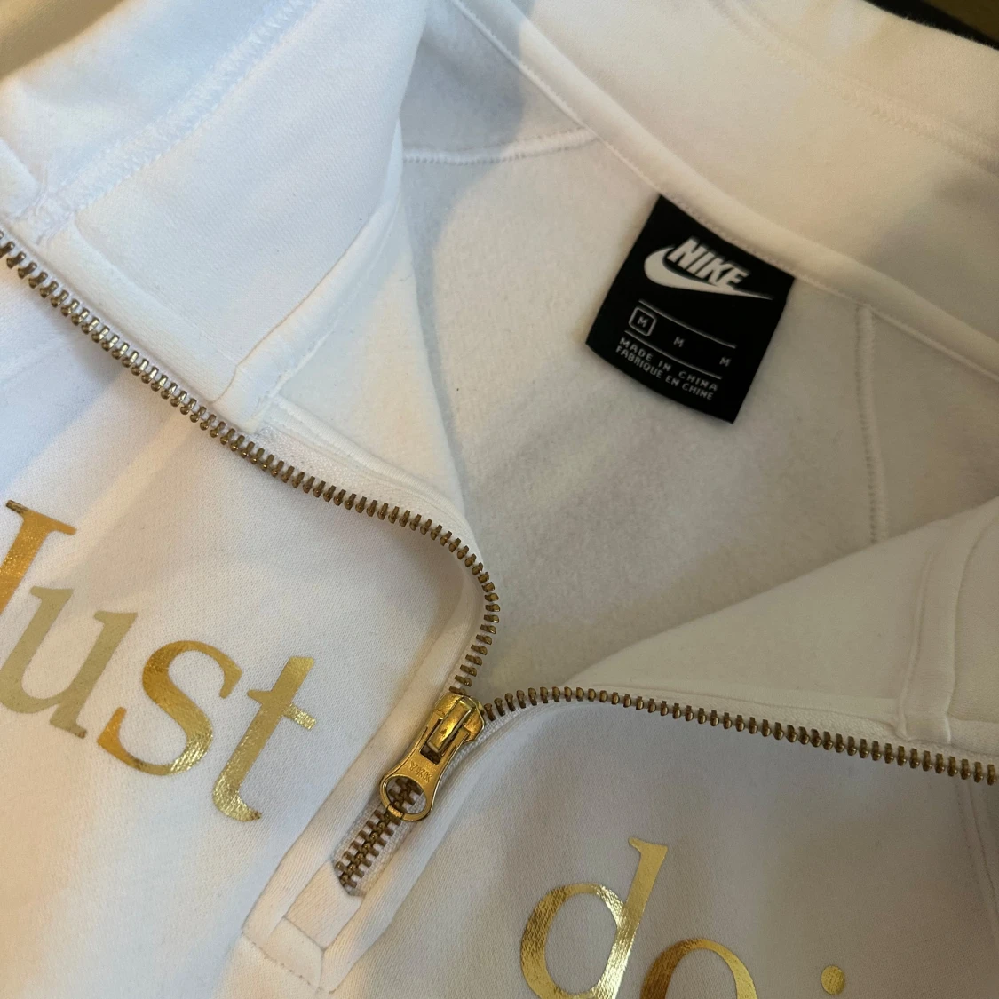 Nike- vit tröja med hög krage  - 93