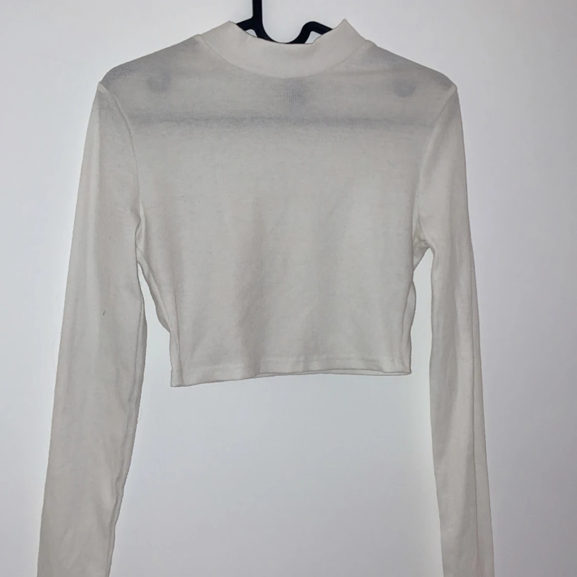 Vit croppad långärmad topp