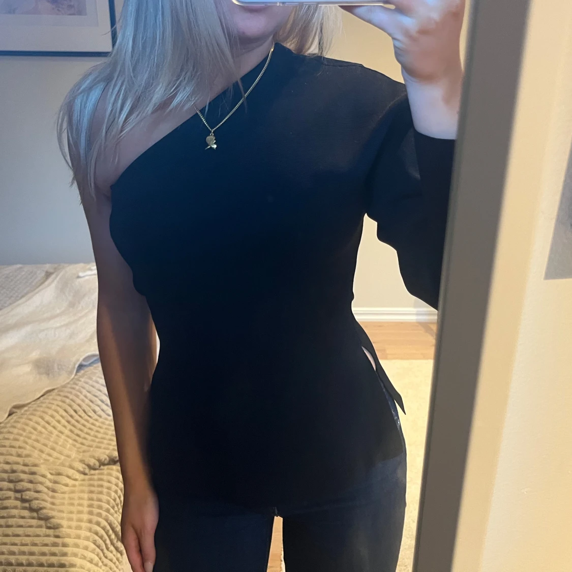 Svart oneshoulder topp