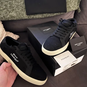 Saint Laurent skor - Saint laurent skor | storlek 42 passar 41-42 | allt og ingår | skick 10/10 | äktighet kort följer med (se bild 4) | för mer info skriv privat! 