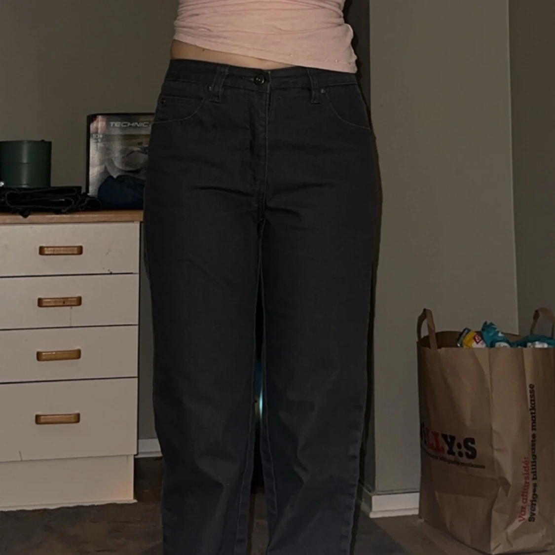 Grå jeans med dekorativa detaljer - 90