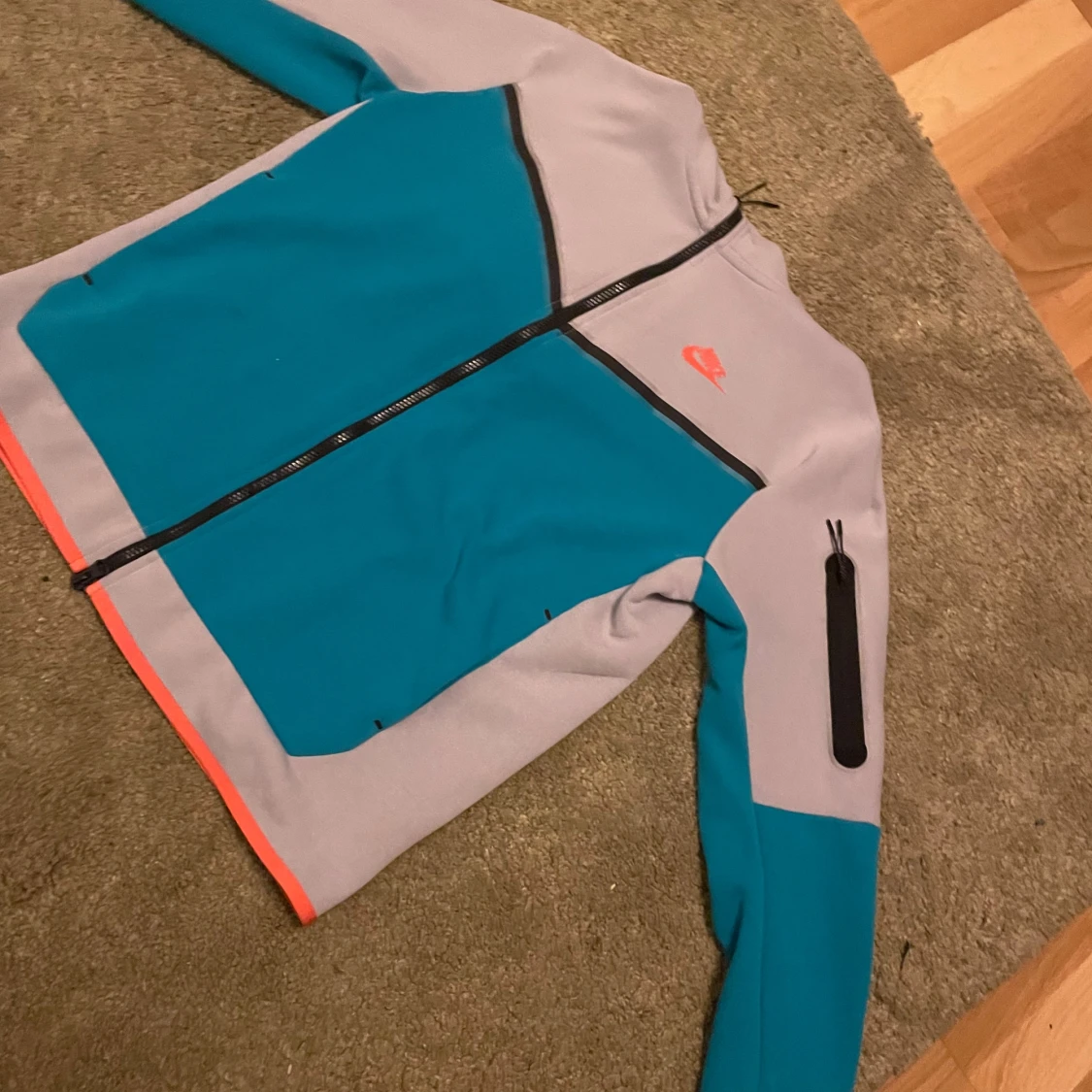 Grå och blå jacka från Nike - 90