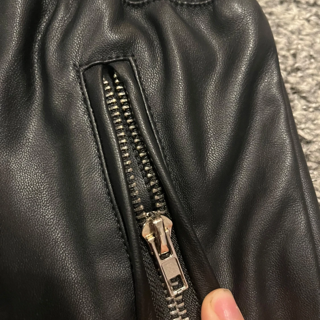 Svart kjol i skinnimitation från NA-KD - 93