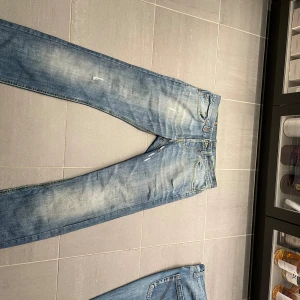 Dondup jeans - Säljer ett par snygga blå dondup jeans i storlek 30W mitt pris 799kr|ny pris 7000kr