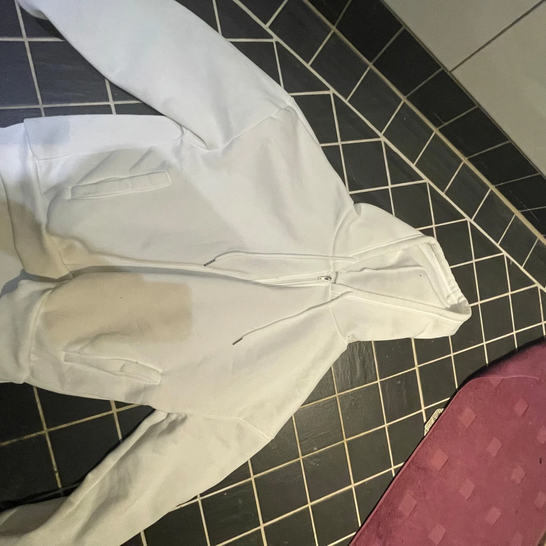 Vit hoodie med dragkedja