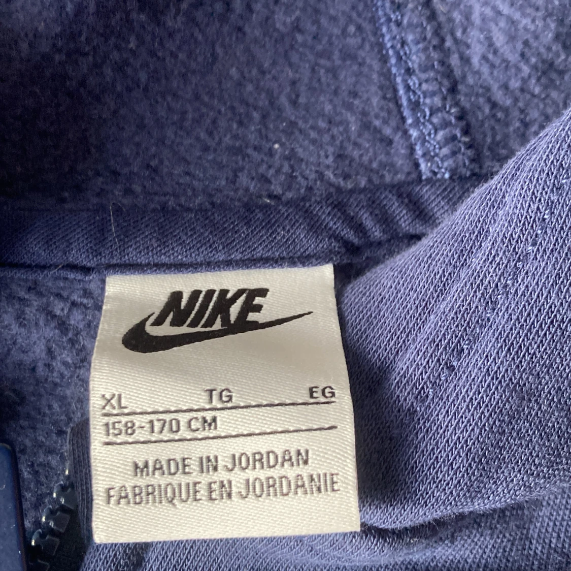 Mörkblå hoodie från Nike - 90