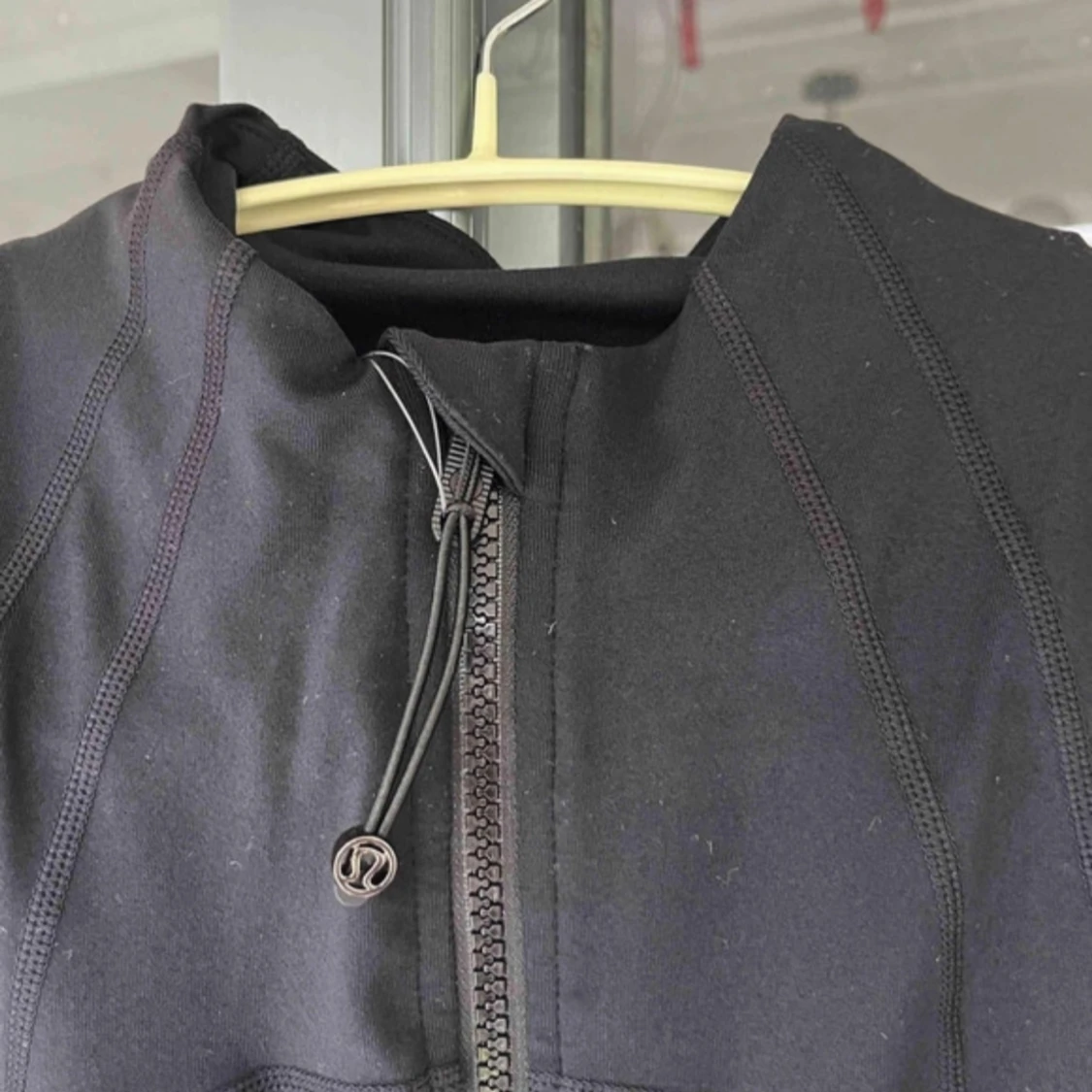 Svart jacka med dragkedja - 90