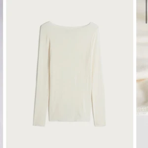 Intimissimi tröja  - Den populära intimissimi tröjan i vit/beige färg. Fint skick, sparsamt använd. Inte särskilt genomskinligt. 