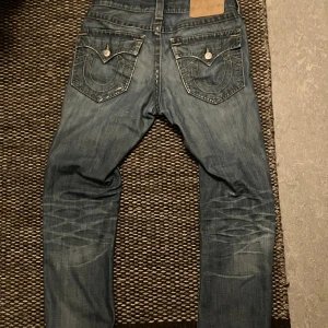 Feta Tureys för ett bra pris. - Säljer dessa vintage true religion jeans då dem inte kommer till användning längre. Hör av dig om du är intresserad🙌 OBS! (inga återbetalningar)