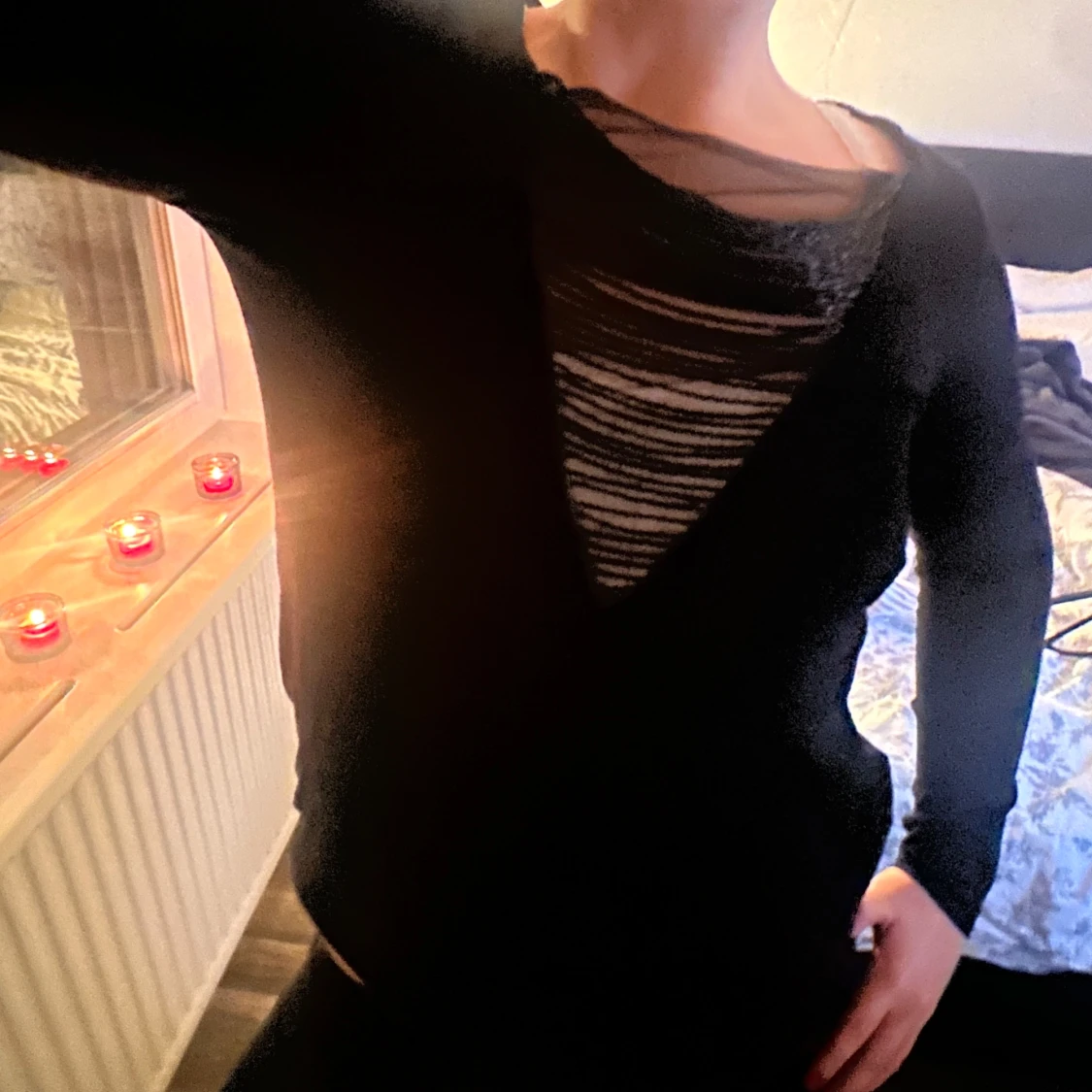 Svart långärmad tröja med detalj - 90