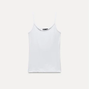 Zara linne - Säljer detta linne i träningsmaterial från Zara då det är för litet och aldrig kommer till användning. Storlek S men skulle säga att det passar xs/s💞hör av dig vid funderingar