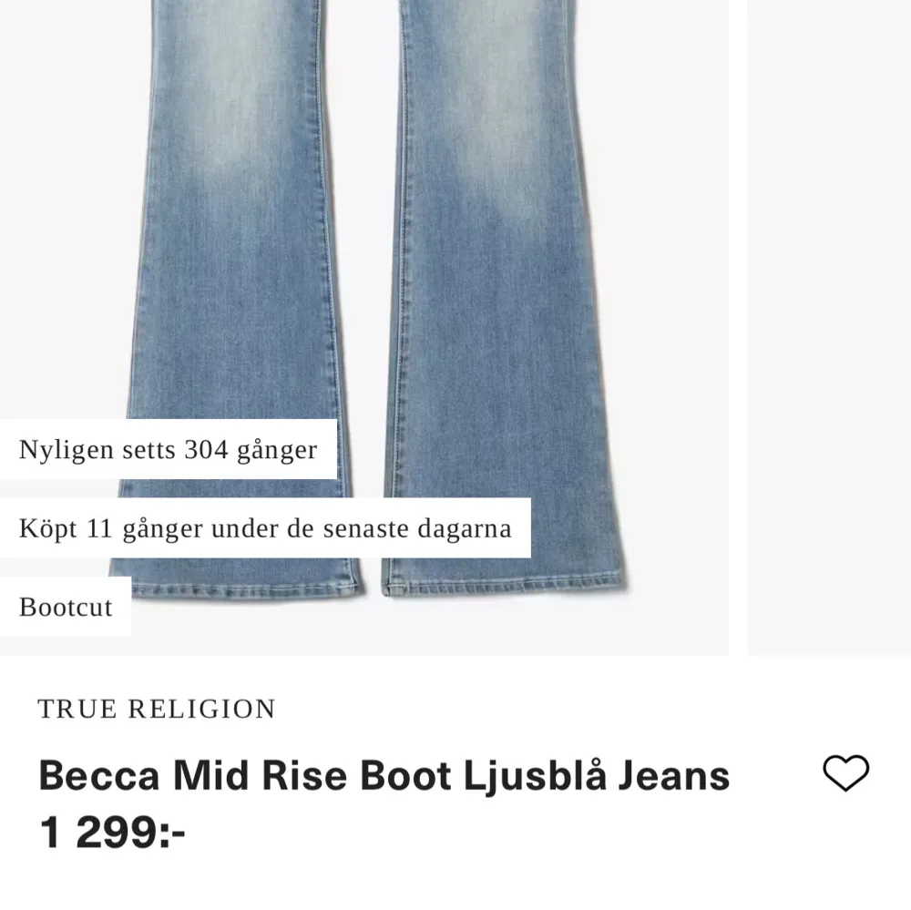 Säljer ett par snygga ljusblå jeans från True Religion i modellen Becca Mid Rise Boot. Jeansen är i lowwaist. Perfekta för både vardag och fest! Oanvända. Nypris 1299kr 🤗. Jeans & Byxor.