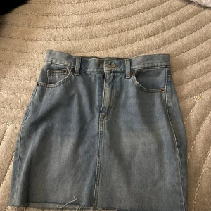 Jeans kjol - Super fin jeans kjol ifrån DrDemin💙🩵aldrig använd