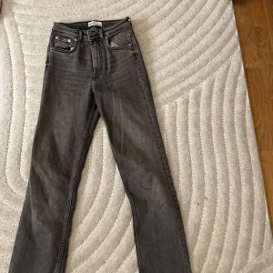 Jeans med slits - Grå jeans med slits🩶