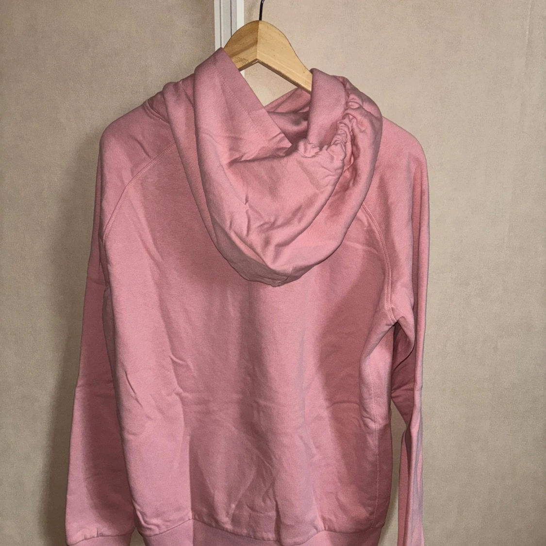 Rosa hoodie från Peak Performance - 90