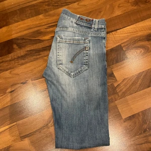 Dondup jeans W31 (pris kan diskuteras vid snabb affär) - Säljer ett par feta Dondup george jeans i W31 i 9,5/10 skick!! Är bara att höra av vid funderingar, svarar snabbt!