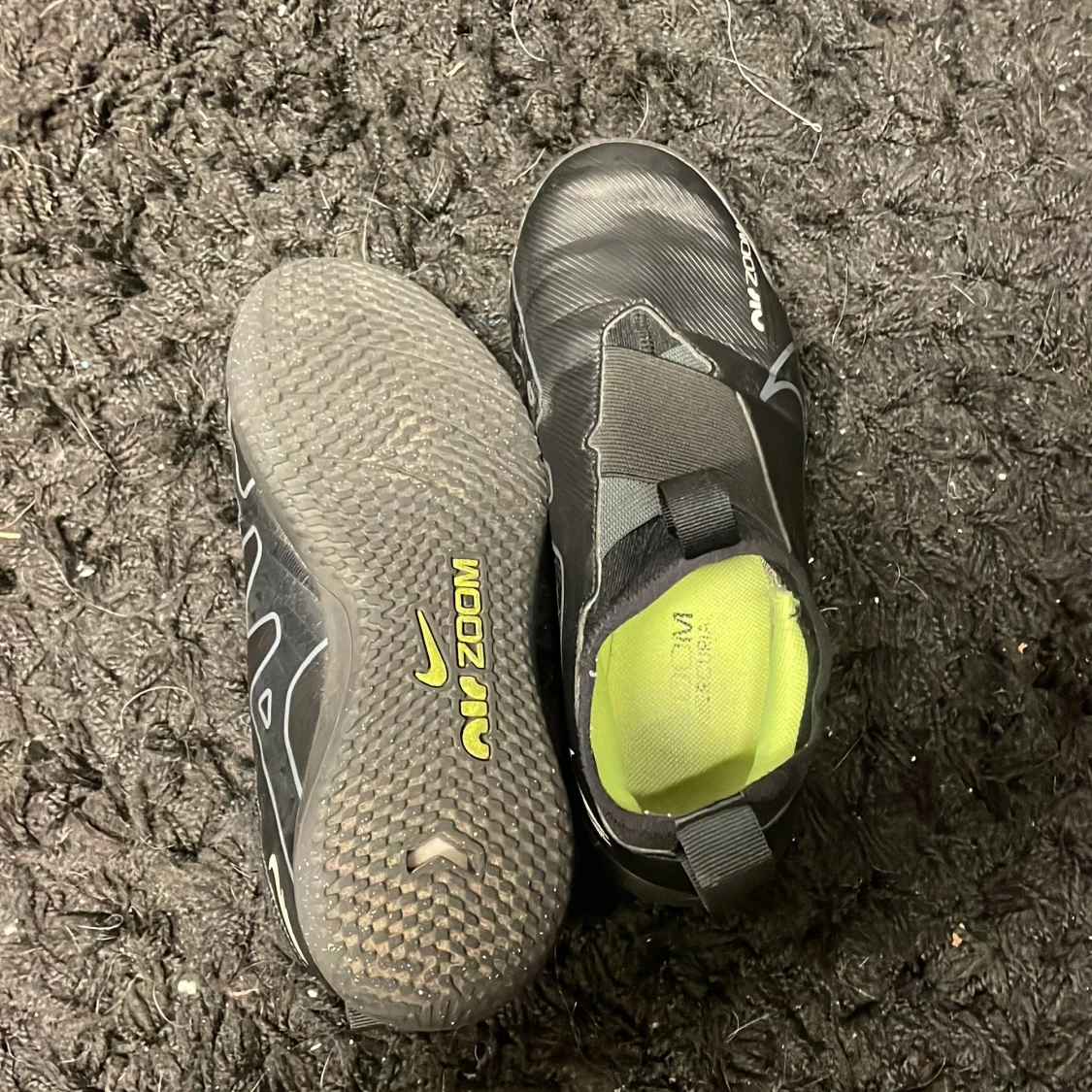 Svarta Nike fotbollsskor - 90