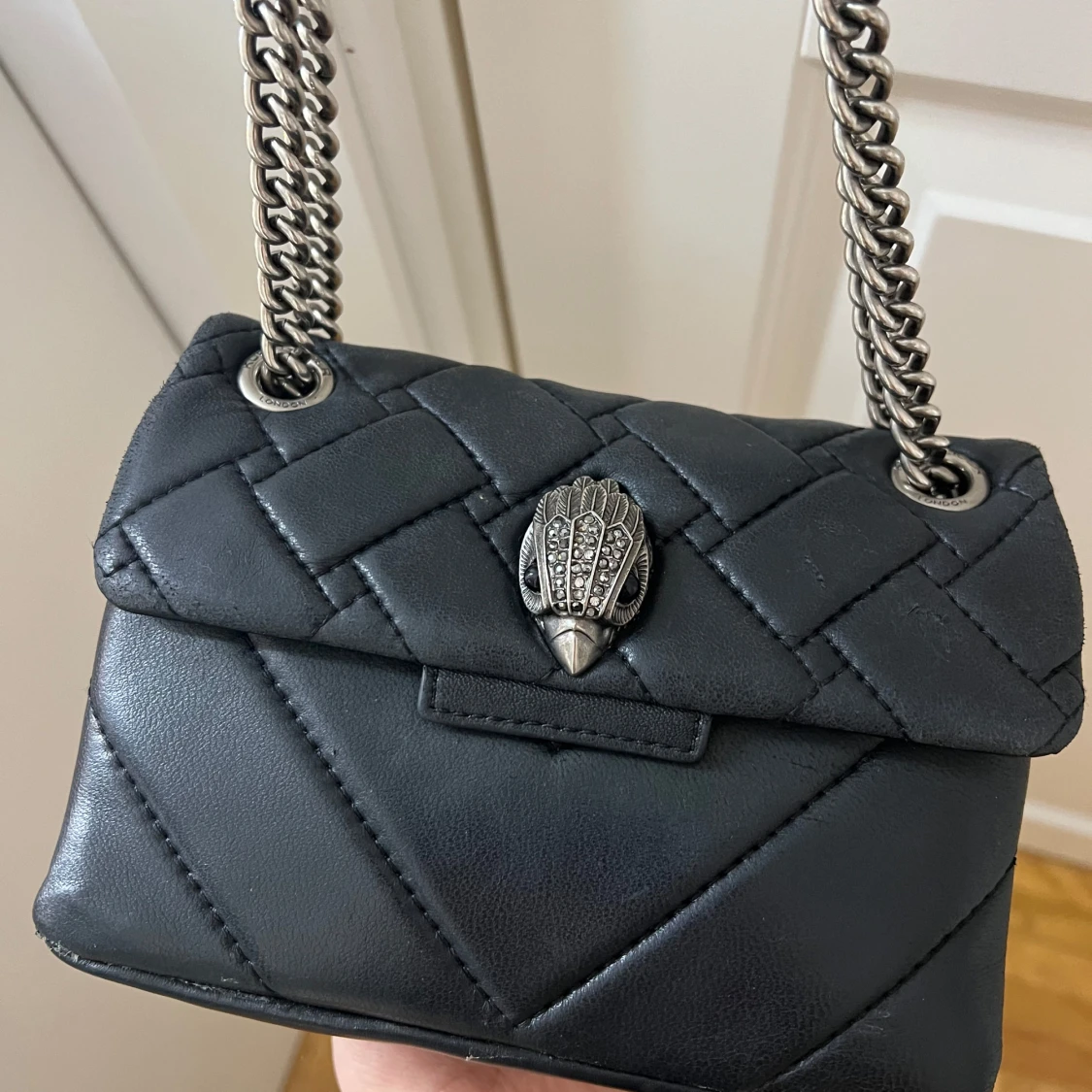 Svart axelväska från Kurt Geiger - 90