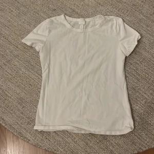 Vit t-shirt  - Mycket bra skick 