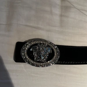 Versace skärp  - Snyggt Versace bälte inget fel på den. 