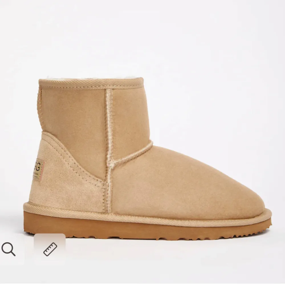 Uggs från ”uggs since 1974 Australia”. Detta är de riktiga handgjorda uggsen från Australien. Det är mycket bättre kvalitet, de håller i flera säsonger. Dem är aldrig använda och jag säljer dem pga fel färg. . Skor.