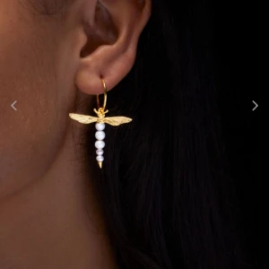 Maria nilsdotter örhänge  - Säljer nu mitt maria nilsdotter örhänge eftersom det inte kommer till användning❤️ Örhänget är i nyskick och box medföljer! nypris 3000kr.