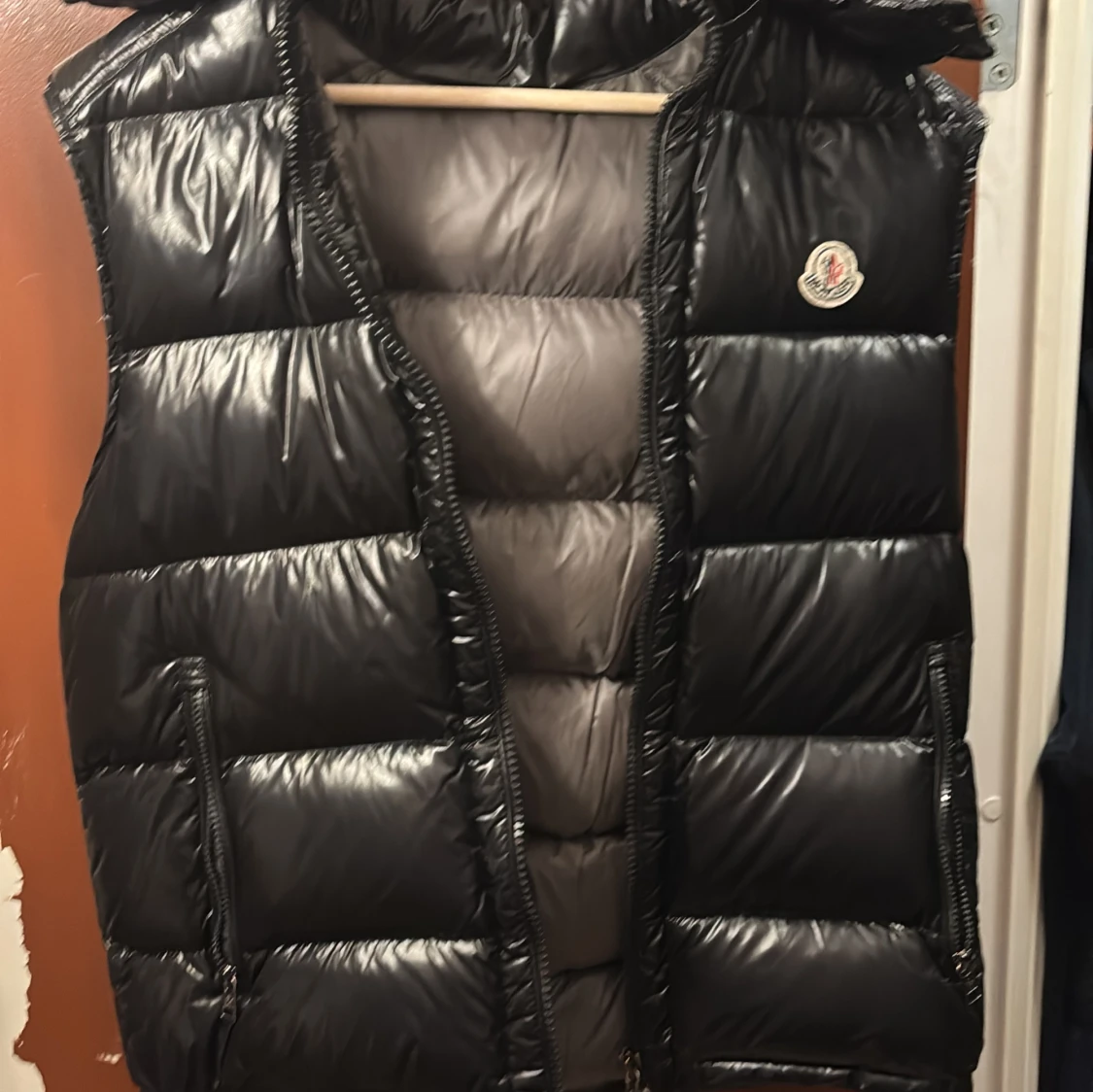 Svart dunväst från Moncler