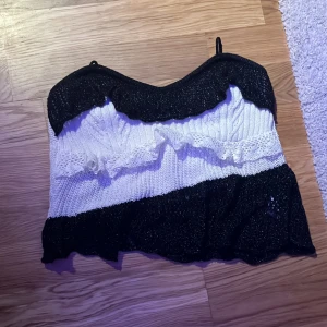 Zara söt  topp  - Skit snygg tröja som jag gillar men tyvärr så kommer den aldrig till användning längre ❤️