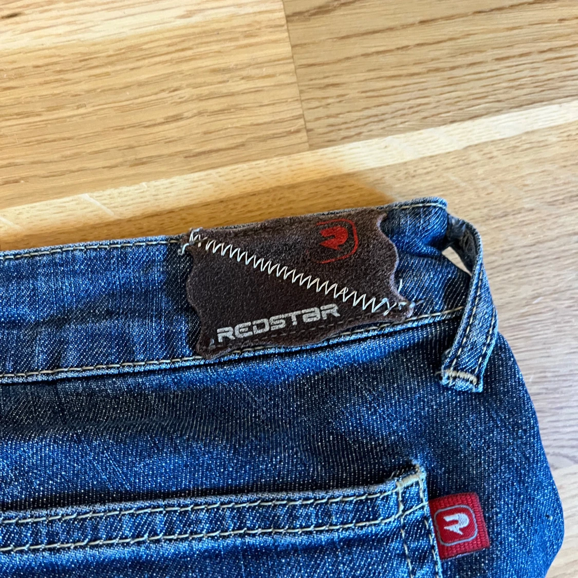 Lågmidjade utsvängda jeans  - 91