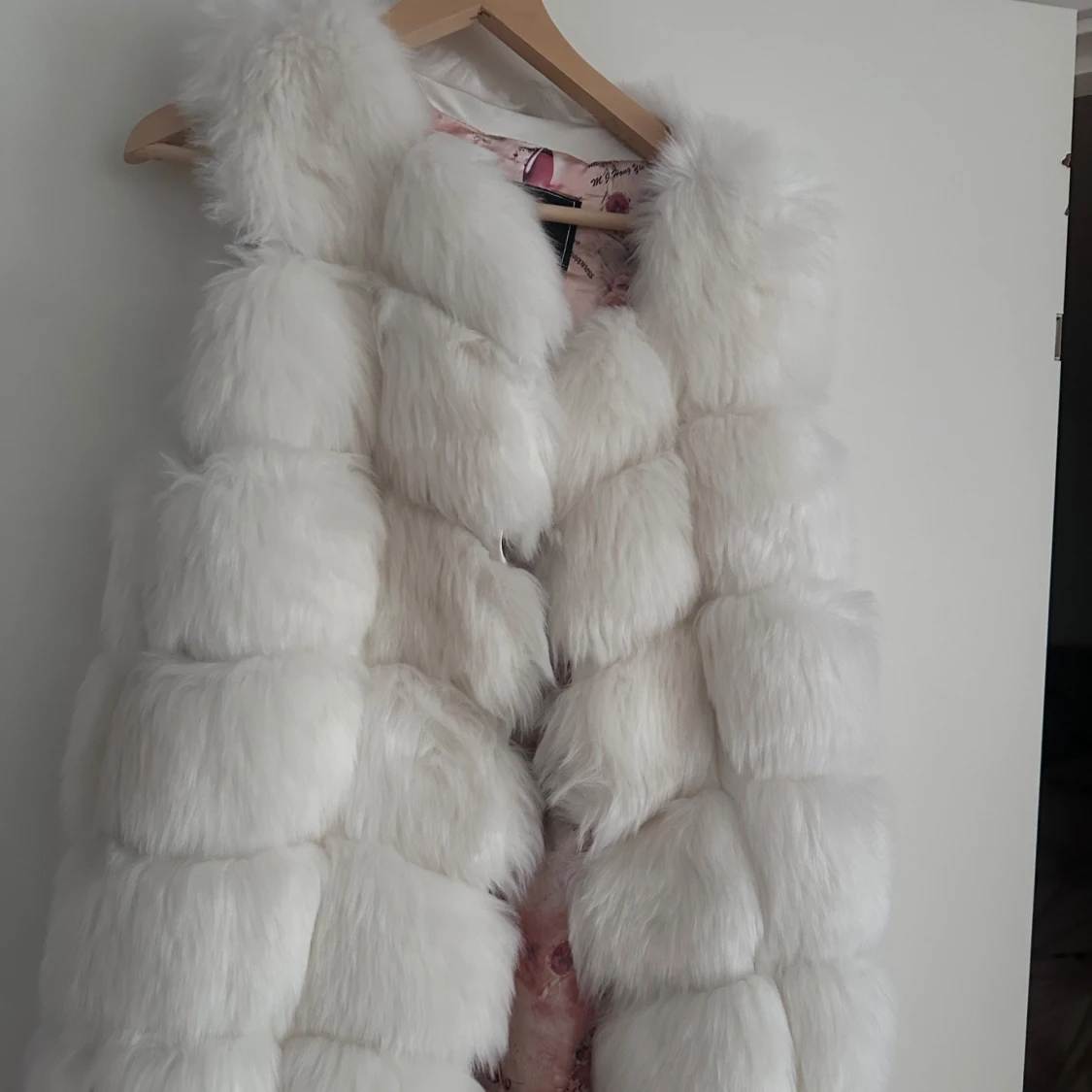 Vit pälsväst - 91