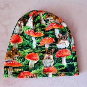 Mössa skog - Mössa från julmarknad. Skog. Medium. Till vuxen. Mjuk. Len. 230kr. Möts i Göteborg. Hemmasydd 
