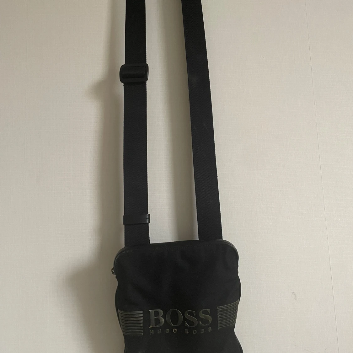 Svart axelväska från Hugo Boss - 91