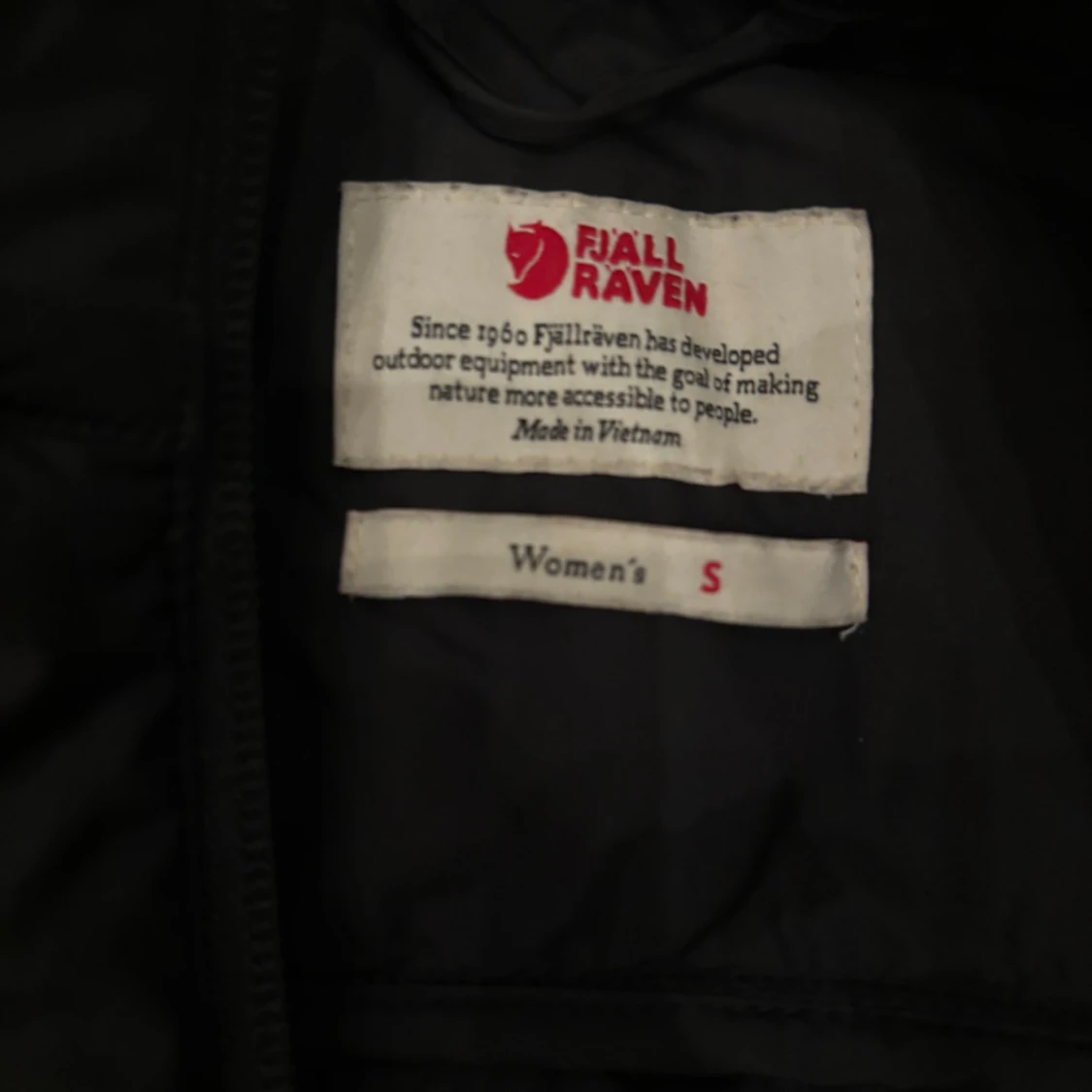 Svart lång Fjällräven jacka - 92