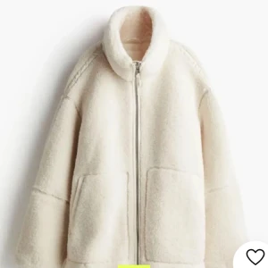 hm teddy jacka  - inga defekter, passar mig som har xs/s 💕skriv för egna bilder 