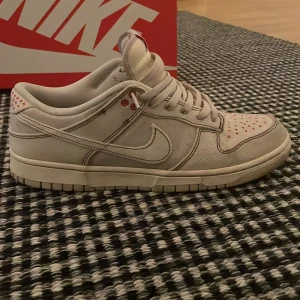 Nike Dunk Low SE ‘Sashiko – Light Orewood Brown’  - Knappt använda 