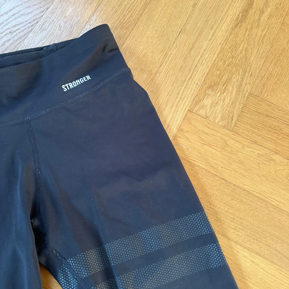 Svarta leggings från Stronger - 91