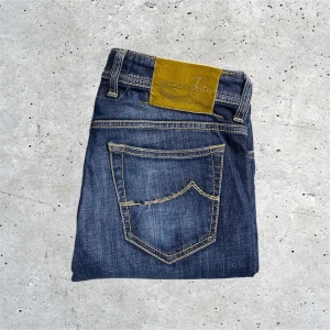 Jacob Cohen Jeans - 688 - Säljer dessa trendiga Jacob Cohen jeansen!  Size - 32 Condition - 8/10 Hör av er i PM vid eventuella frågor!