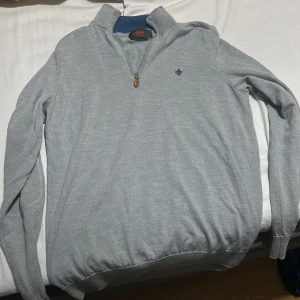 Morris merino 1/4zip tröja - I princip aldrig använd Morris tröja som ser helt ny ut! Skick 10/10 Fraktar samma dag som du köper🚨🚨 800kr eller kom med bud