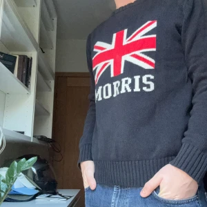 Morris stickad tröja  - Snygg Morris tröja i mycket bra skick. Bra i passformen.